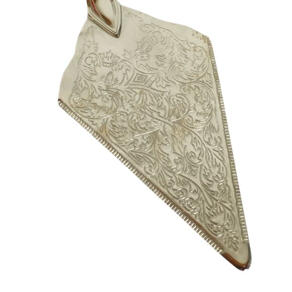 Vintage Silver Pie Server Cake Server with Engraved Design and Gold Design - Picture 3 of 12